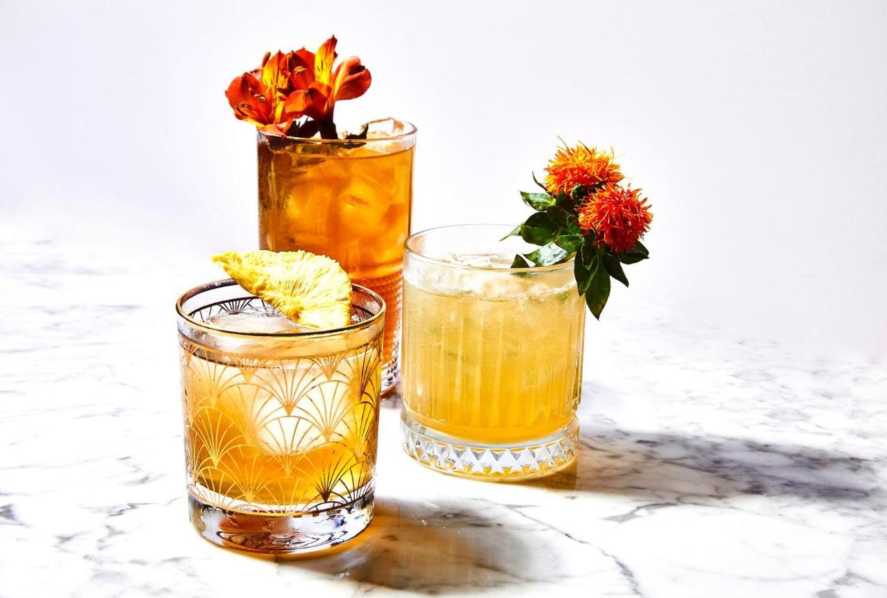 Abesq Doha Hotel And Residences, An Ihg Hotel Екстер'єр фото Three Old Fashioned cocktails