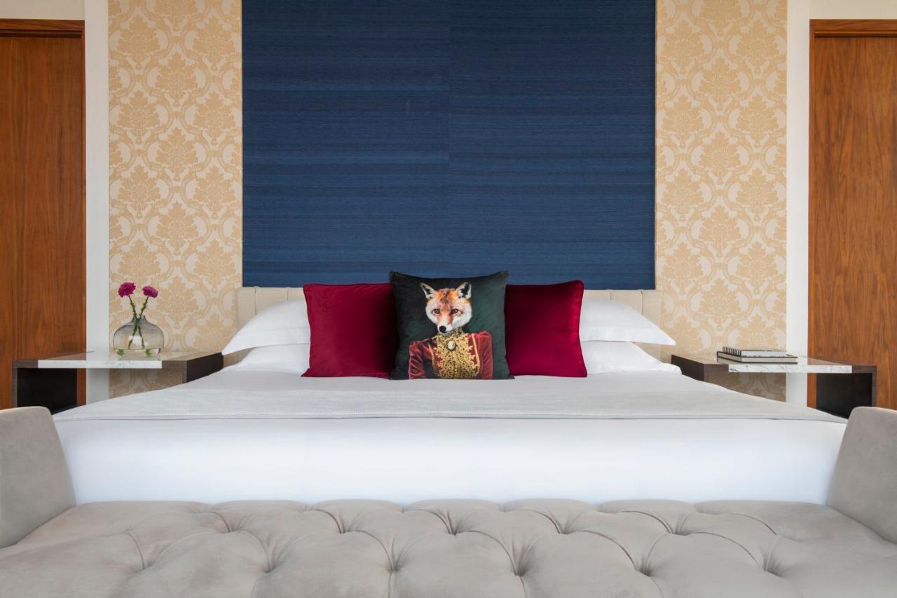 Abesq Doha Hotel And Residences, An Ihg Hotel Екстер'єр фото A bedroom at the hotel