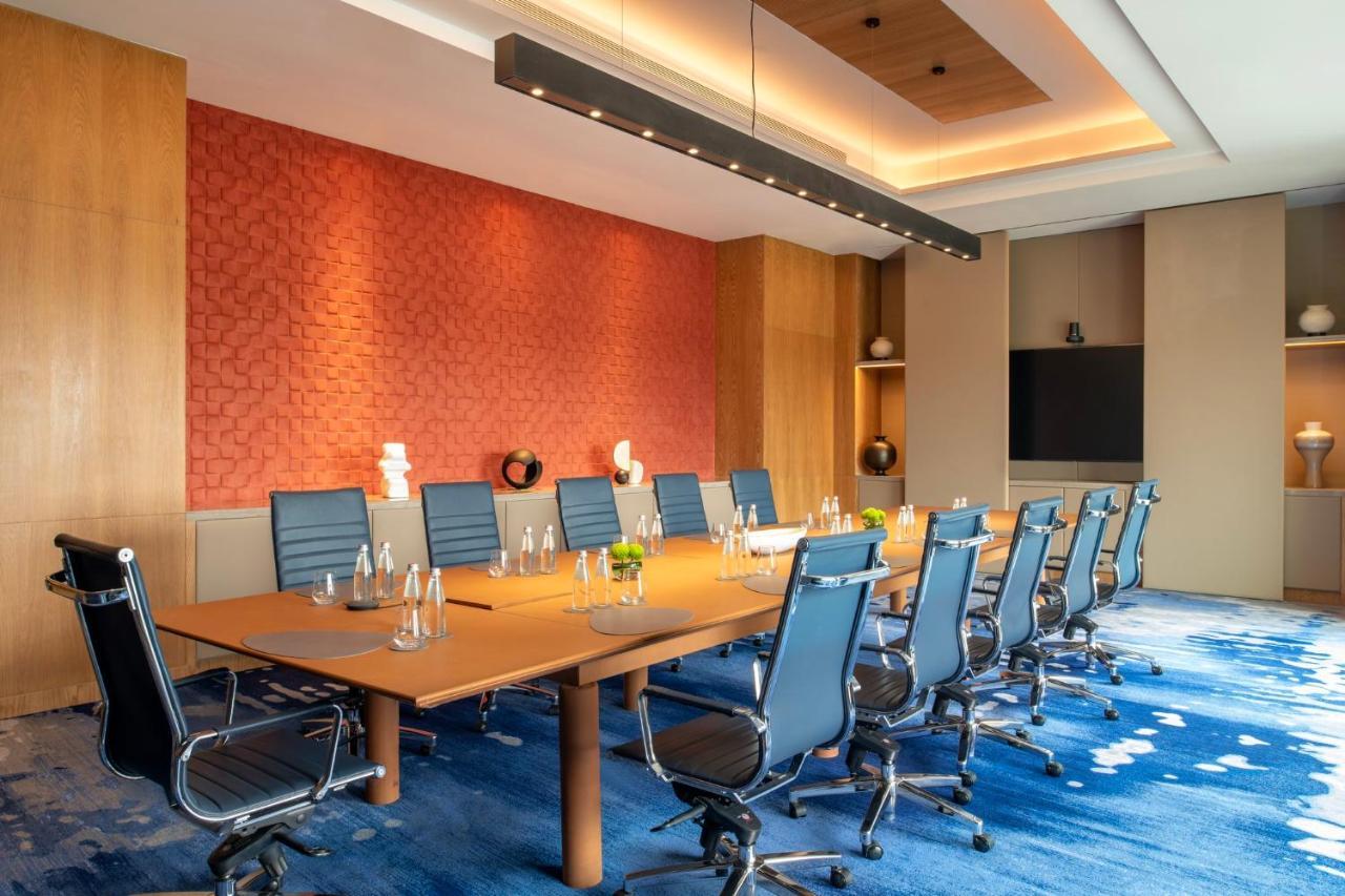 Abesq Doha Hotel And Residences, An Ihg Hotel Екстер'єр фото Meeting room