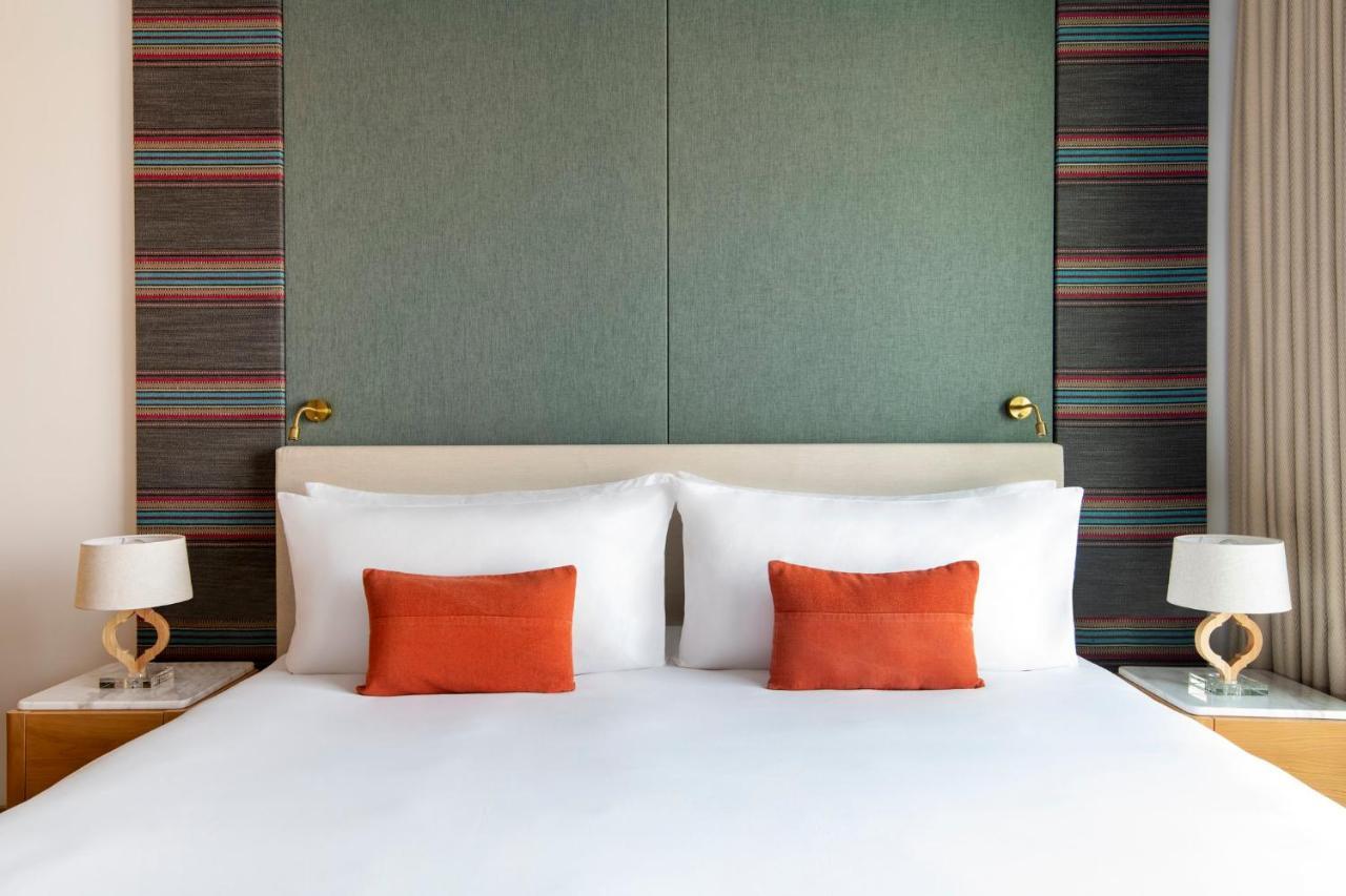 Abesq Doha Hotel And Residences, An Ihg Hotel Екстер'єр фото A bedroom at the hotel