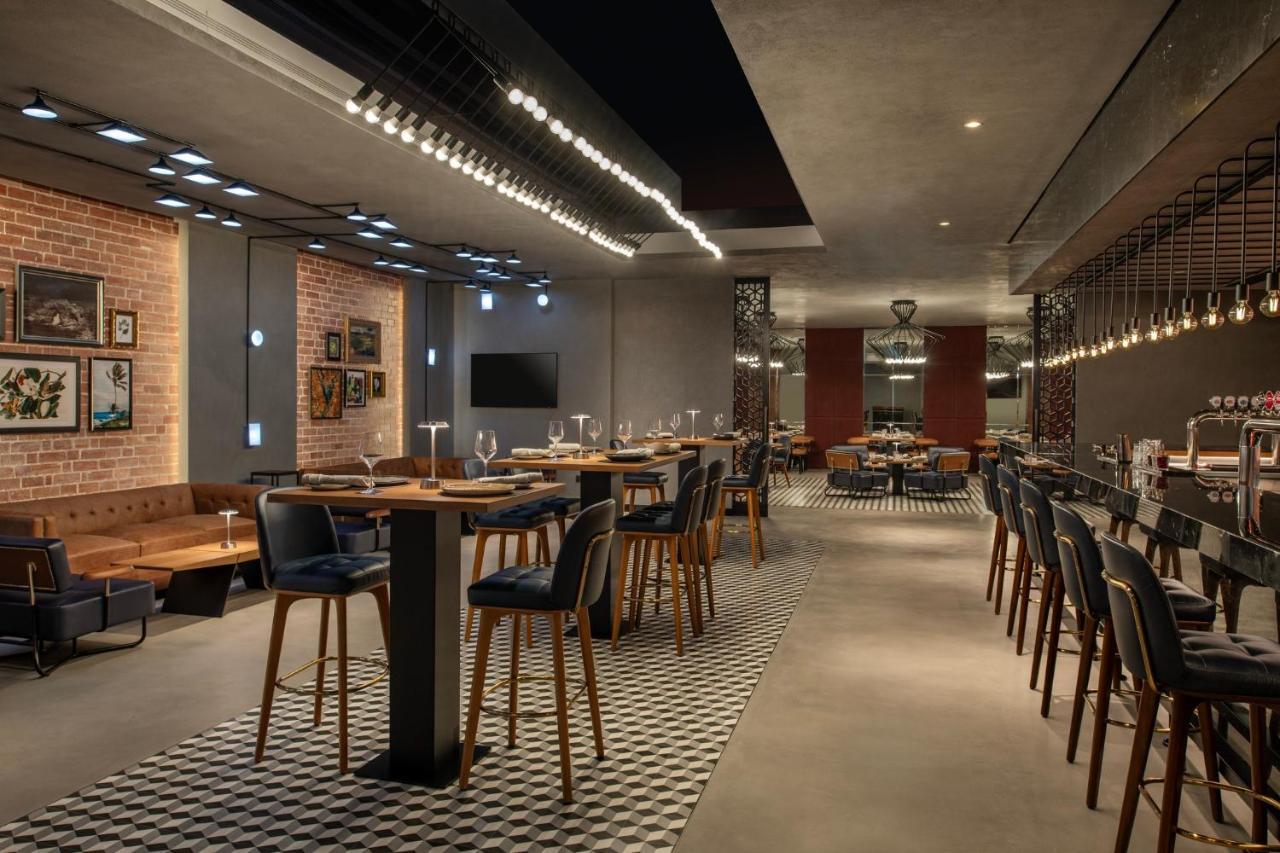 Abesq Doha Hotel And Residences, An Ihg Hotel Екстер'єр фото The interior of the lounge