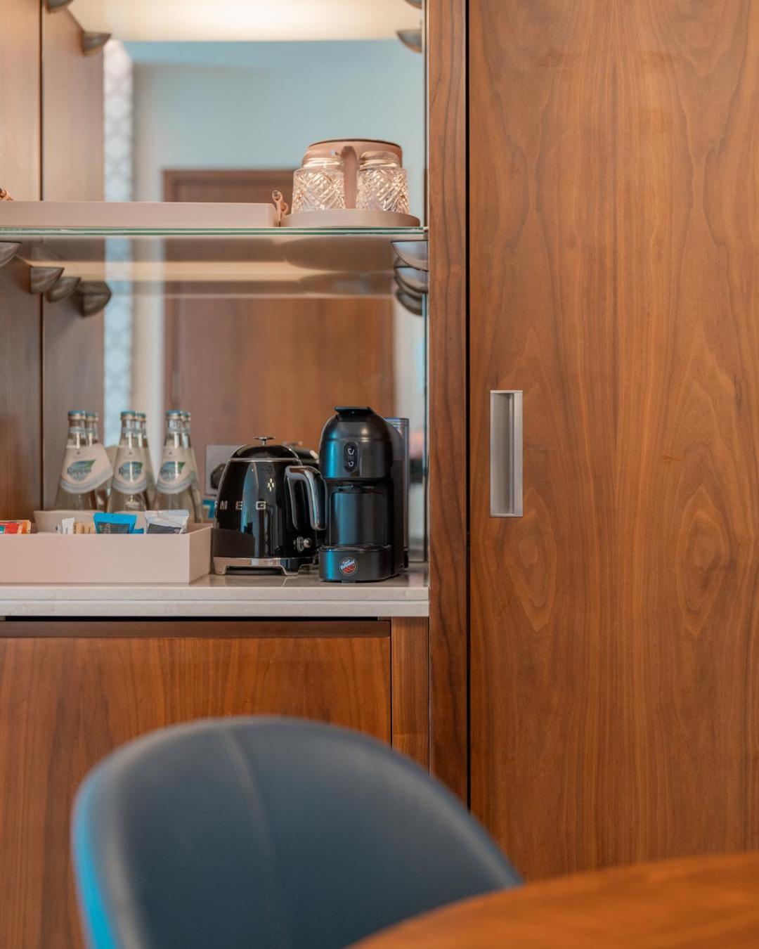 Abesq Doha Hotel And Residences, An Ihg Hotel Екстер'єр фото A Nespresso machine on board a plane